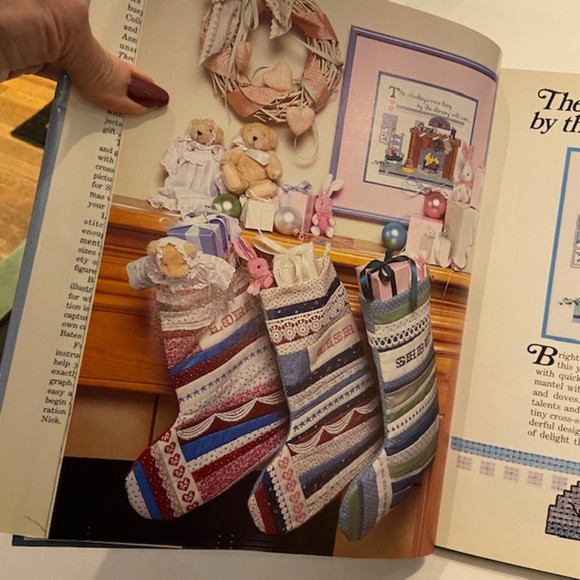 ALL THROUGH THE HOUSE Christmas in Cross Stitch Great Patterns Sewing Crafts - Picture 6 of 13